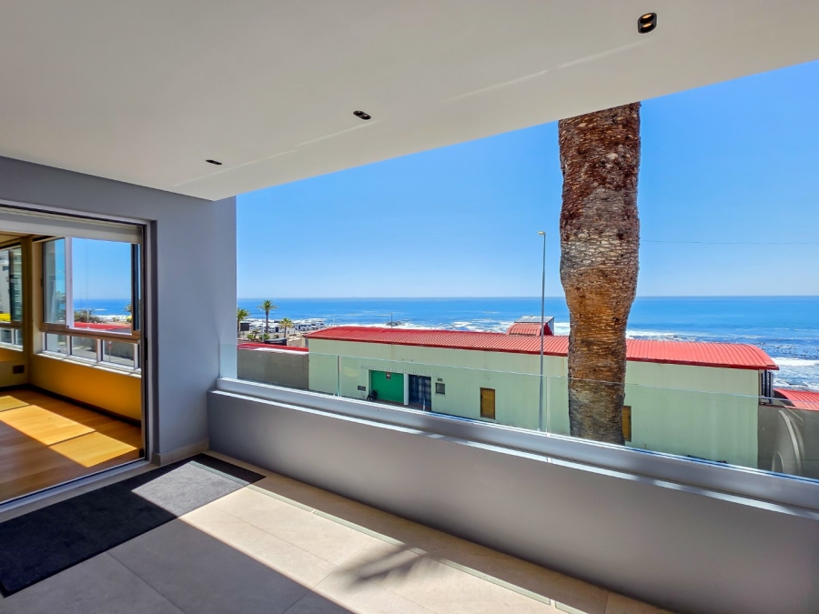 2 Bedroom Property for Sale in Sea Point Western Cape